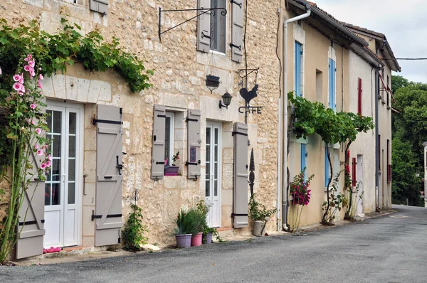 Francia, pittoresco villaggio di la Chapelle Faucher — Foto Stock