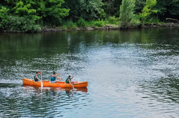 Francia, canoa sul fiume Dordogna a Perigord — Foto Stock
