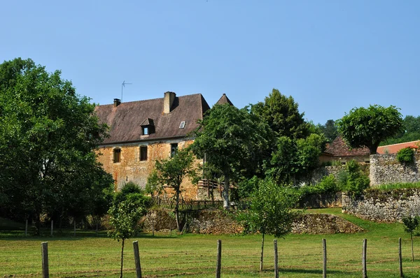 法国的一所旧房子在 castelnaud la 礼拜堂 — 图库照片