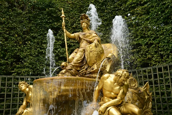 Frankrike, triumphal arch grove i versailles slottspark — Stockfoto