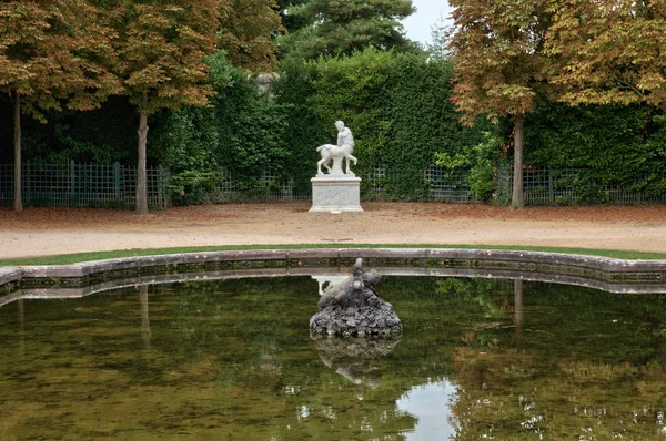 France, fontaine dans le parc du château de Versailles — Photo