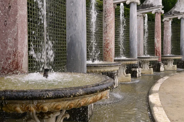 Francie, kolonáda grove v palác versailles — Stock fotografie