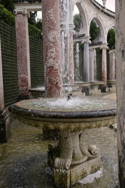 França, Colonnade Grove no Palácio de Versalhes — Fotografia de Stock