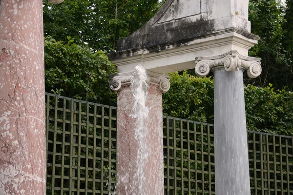 França, Colonnade Grove no Palácio de Versalhes — Fotografia de Stock