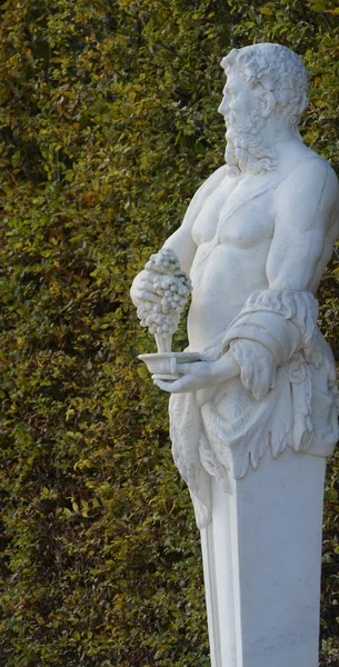 Frankreich, Marmorstatue im Schlosspark von Versailles — Stockfoto