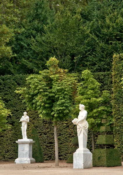 Francia, statua in marmo nel parco del Palazzo di Versailles — Foto Stock
