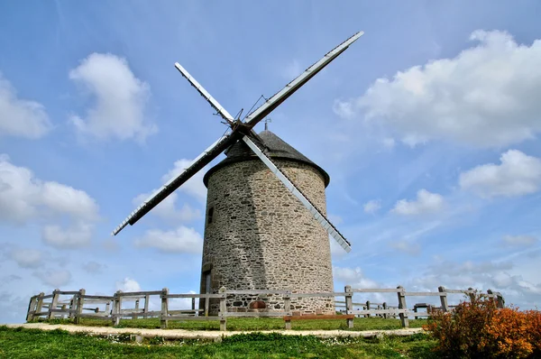 França, o moinho de vento Moidrey em Pontorson — Fotografia de Stock