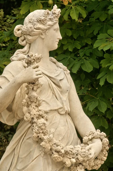 Francia, statua in marmo nel parco del Palazzo di Versailles — Foto Stock