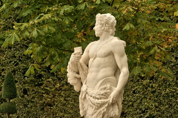 Frankrijk, marmeren standbeeld in het park van de paleis versailles — Stockfoto