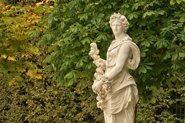 Francie, mramorové sochy v parku palác versailles — Stock fotografie
