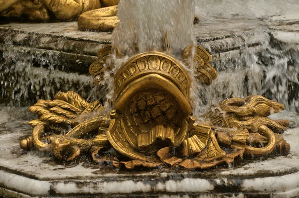 フランス ヴェルサイユ宮殿の公園で凱旋門のアーチ グローブ — ストック写真