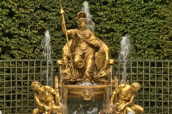 Frankreich, Triumphbogenhain im Schlosspark von Versailles — Stockfoto