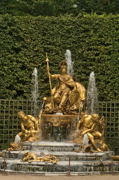 Frankrijk, triumphal arch grove in versailles paleis park — Stockfoto