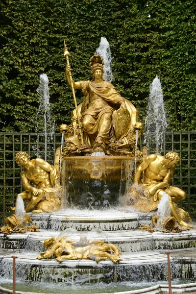 França, Arco do Triunfo no Parque do Palácio de Versalhes — Fotografia de Stock