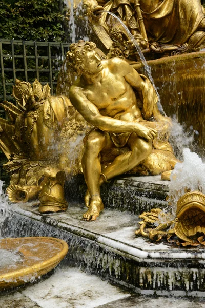 France, Arc de triomphe dans le parc du château de Versailles — Photo