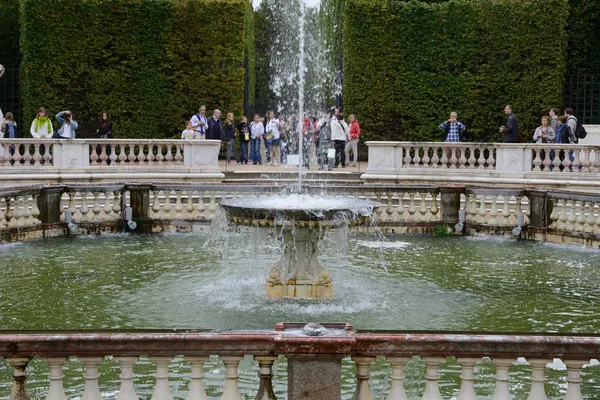 Франция, Domes Grove в парке Версальского дворца — стоковое фото