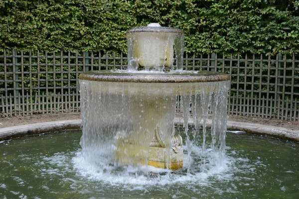 Frankrike, en fontän i versailles palace park — Stockfoto