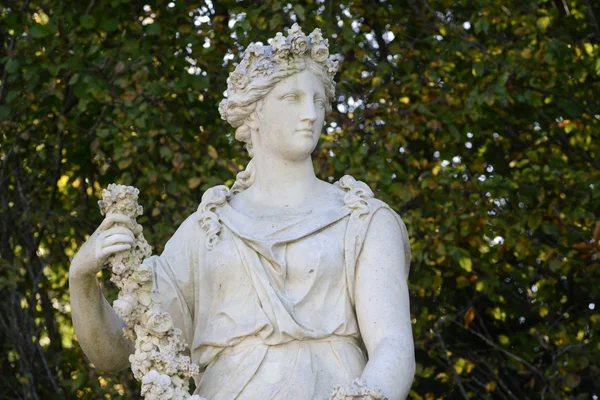 Francia, statua in marmo nel parco del Palazzo di Versailles — Foto Stock