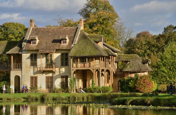 Hameau de la Reine dans le parc du château de Versailles — Photo