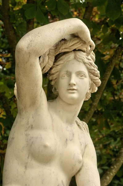 Francja, marmurowy posąg w parku pałacu wersalskiego — Zdjęcie stockowe
