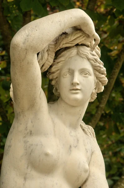 Francia, statua in marmo nel parco del Palazzo di Versailles — Foto Stock