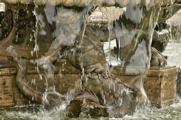 França, uma fonte no parque do Palácio de Versalhes — Fotografia de Stock