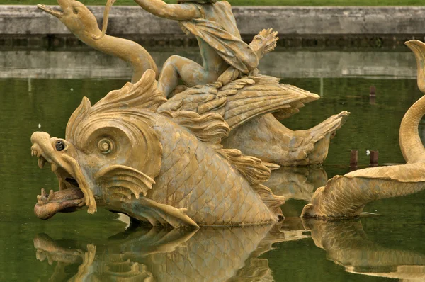 France, fontaine dans le parc du château de Versailles — Photo