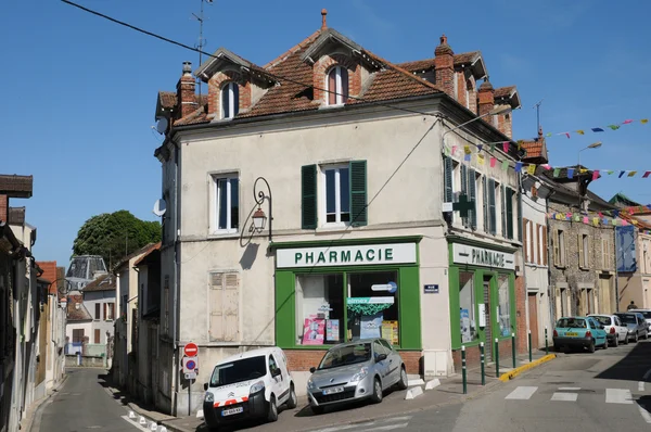 フランス、トリエル・シュル・シーヌの絵のように美しい街 — ストック写真
