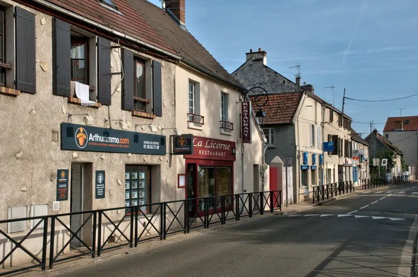 Francie, malebné vesnici beynes — Stock fotografie