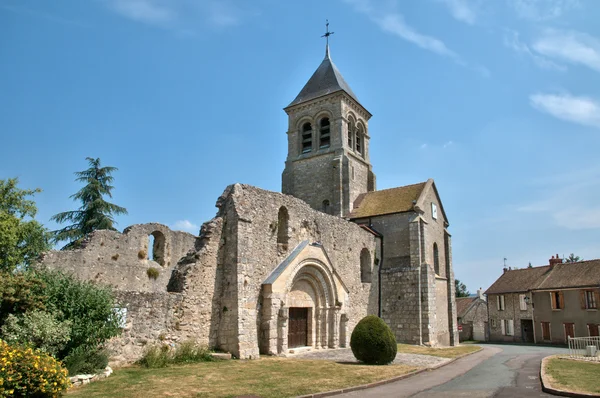 法国，如诗如画的 montchauvet 教堂 — 图库照片