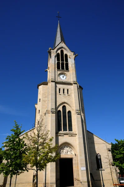 Frankrike, pittoreska kyrkan av les mureaux — Stockfoto