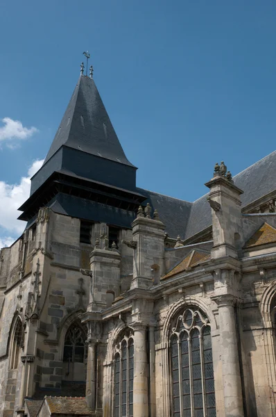 Francia, pintoresca iglesia de Houdan —  Fotos de Stock