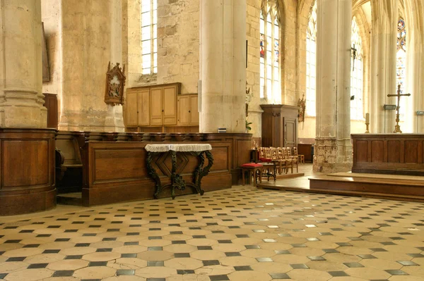 France, picturesque church of Houdan — Stock Photo, Image