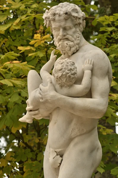 프랑스, 베 르 사 이유 궁전 공원에 대리석 동상 — 스톡 사진