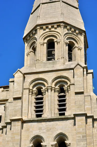 Francia, pintoresca iglesia colegiata de Poissy — Foto de Stock