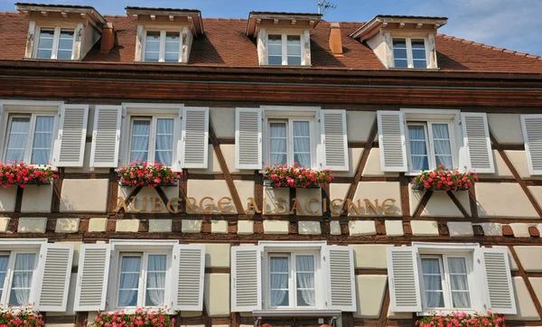 Frankreich, malerisches altes haus in eguisheim im elsass — Stockfoto