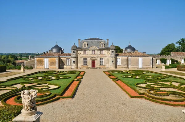 Classical castle of Malle in Gironde — Stock Photo, Image