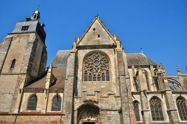 ノジャン ル ロワでウールの教会 et ロワール県 — ストック写真