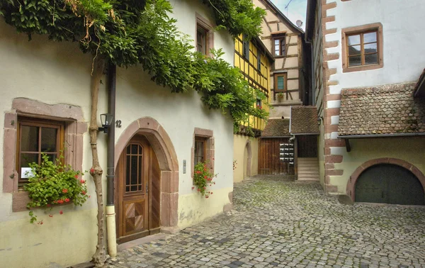 França, pequena aldeia de Riquewihr na Alsácia — Fotografia de Stock