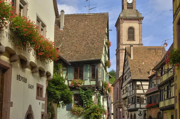 França, pequena aldeia de Riquewihr na Alsácia — Fotografia de Stock