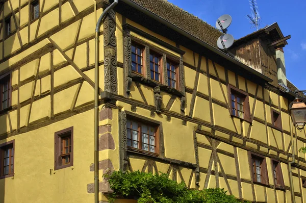 Frankrike, lilla byn riquewihr i alsace — Stockfoto