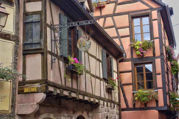 Francia, piccolo villaggio di Riquewihr in Alsazia — Foto Stock