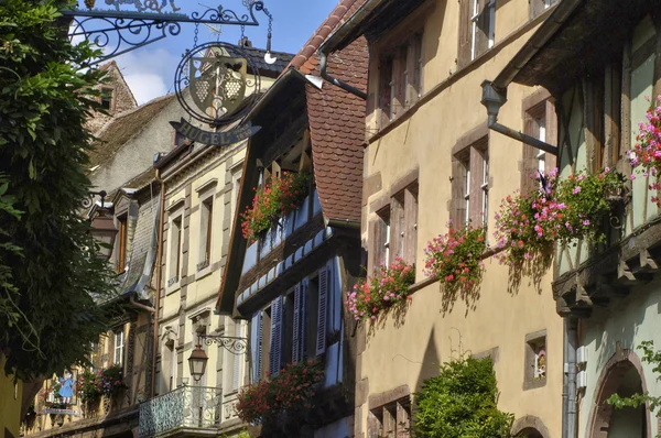 Francia, pequeño pueblo de Riquewihr en Alsacia —  Fotos de Stock