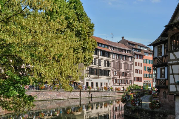 Alsace, gamla och historiska distriktet i strasbourg — Stockfoto