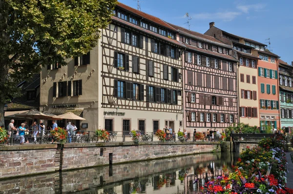 Эльзас, старый и исторический район Страсбурга — стоковое фото