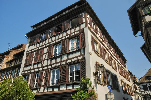 Alsace, gamla och historiska distriktet i strasbourg — Stockfoto