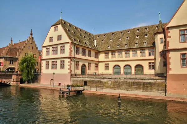 Alsace, gamla och historiska distriktet i strasbourg — Stockfoto