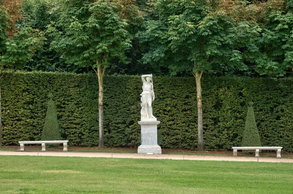 Francia, statua in marmo nel parco del Palazzo di Versailles — Foto Stock