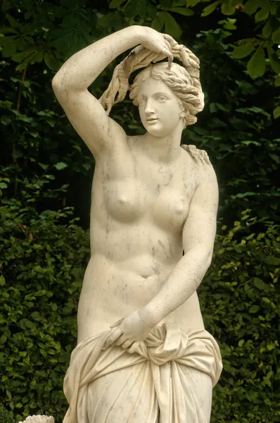 Francia, statua in marmo nel parco del Palazzo di Versailles — Foto Stock