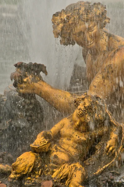 Frankrike, en fontän i versailles palace park — Stockfoto